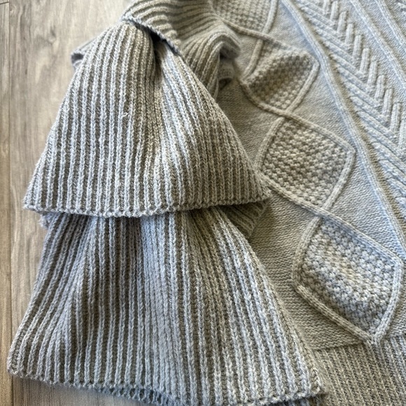 Chicwish Womens Cable Knit Sweater Dramatic Knit Ruffle Sleeves Gray Size M - Picture 7 of 9